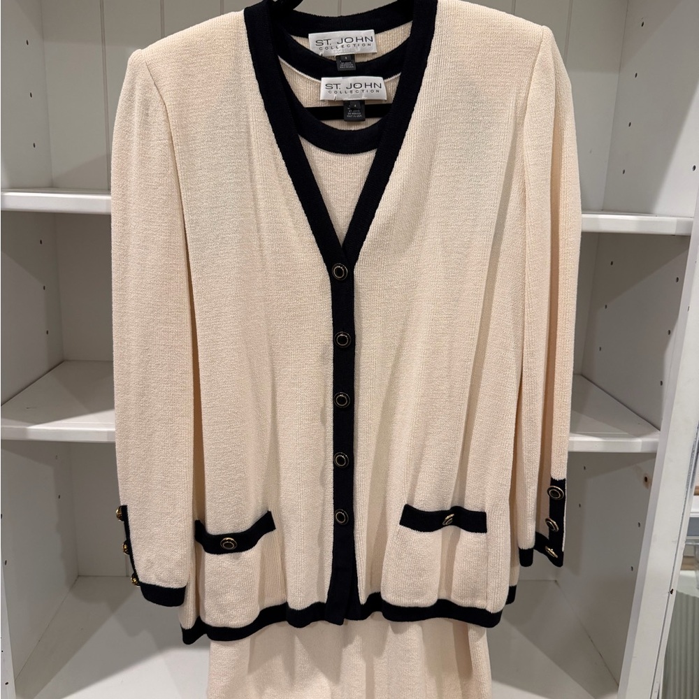 St. John Vintage Cream Two-Piece Blazer and Dress with Black Accents - Size 4/6